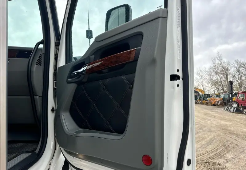 2021 Kenworth T880 photo 100