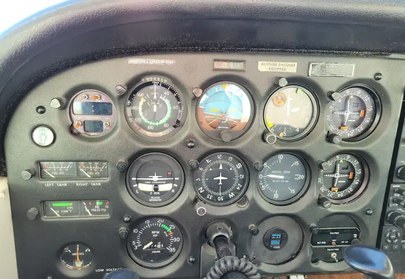 1982 Cessna 172P Skyhawk II photo 39
