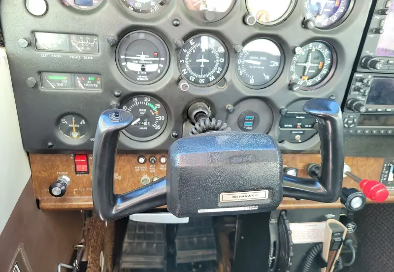 1982 Cessna 172P Skyhawk II photo 44