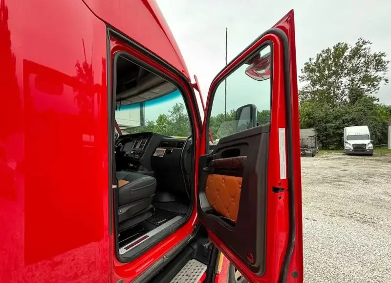2023 Kenworth T680 photo 16