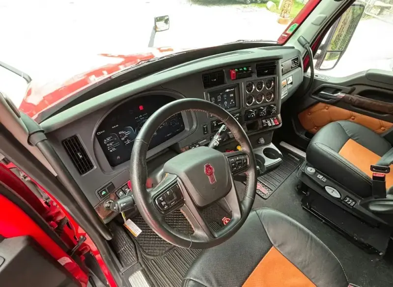 2023 Kenworth T680 photo 13