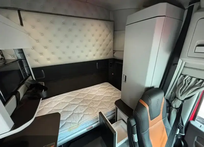 2023 Kenworth T680 photo 11