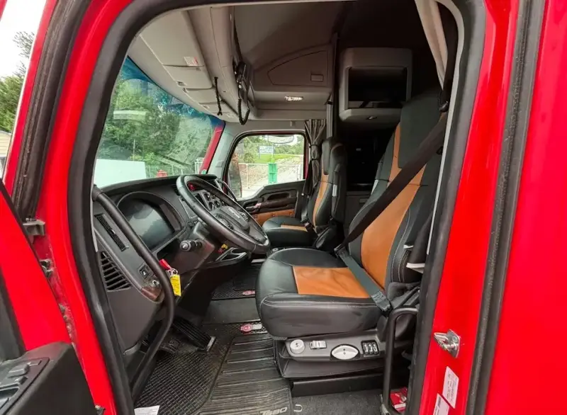2023 Kenworth T680 photo 30