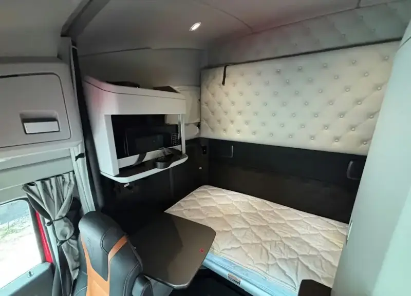 2023 Kenworth T680 photo 38