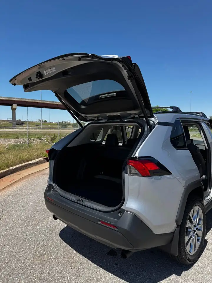 2025 Toyota RAV4 XLE Premium photo 12