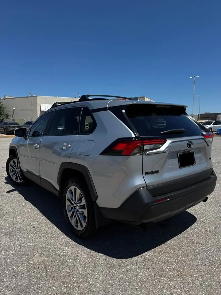 2025 Toyota RAV4 XLE Premium photo 9