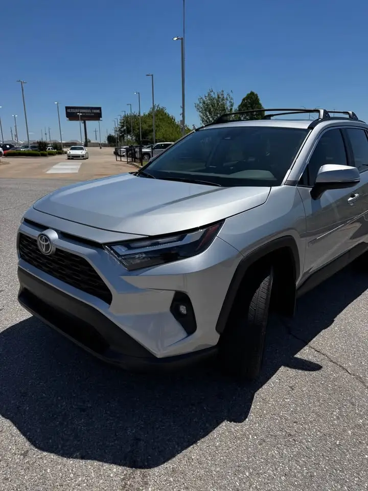 2025 Toyota RAV4 XLE Premium photo 4