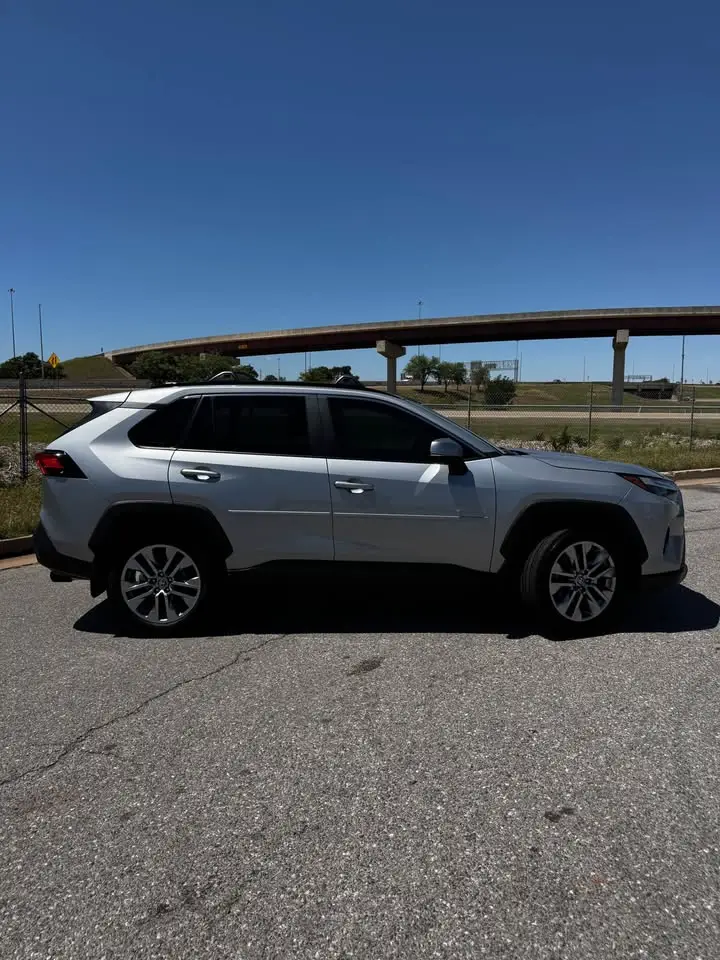 2025 Toyota RAV4 XLE Premium photo 2