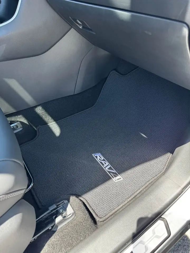 2025 Toyota RAV4 XLE Premium photo 18