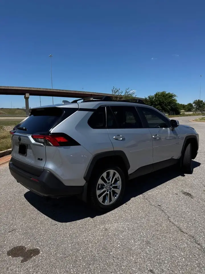 2025 Toyota RAV4 XLE Premium photo 10