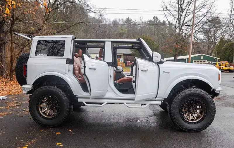 2023 Ford Bronco Outer Banks photo 23