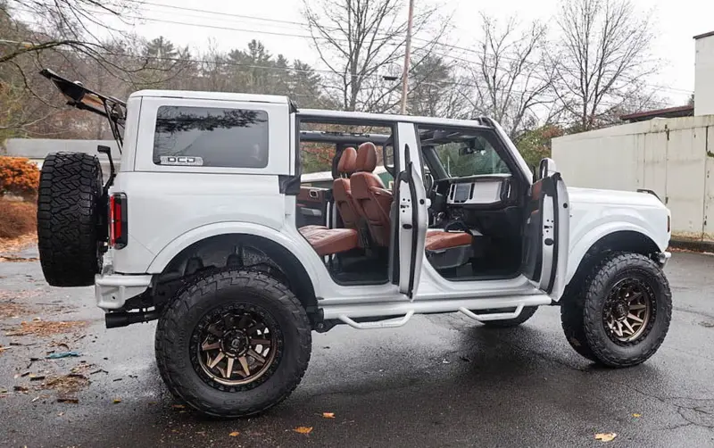 2023 Ford Bronco Outer Banks photo 13