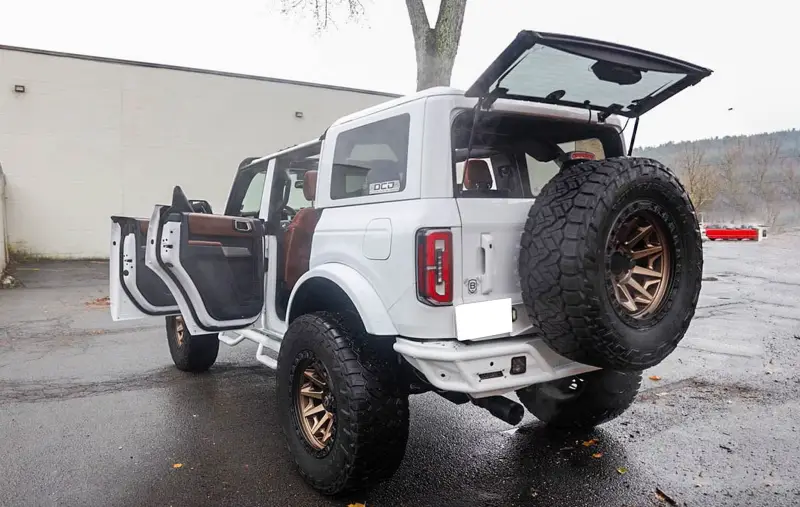 2023 Ford Bronco Outer Banks photo 17