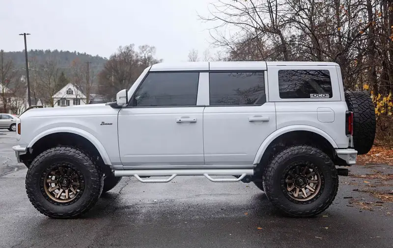 2023 Ford Bronco Outer Banks photo 2