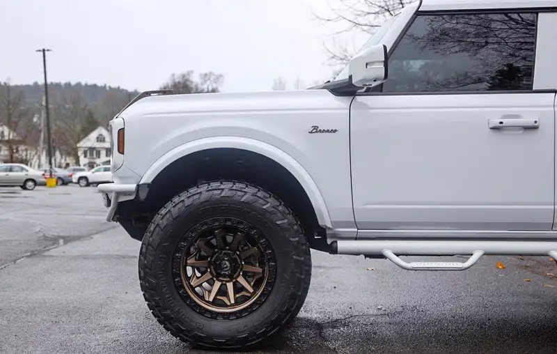 2023 Ford Bronco Outer Banks photo 3